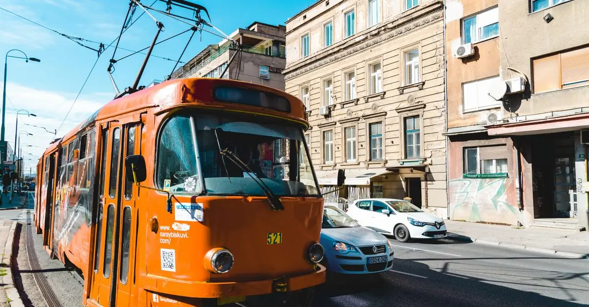 Comparatif : Transport Public vs Voiture Électrique